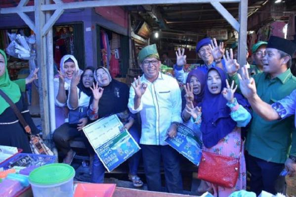 Cawagubri Nomor Urut 3 Sambangi Pasar Baru Pangkalan Kerinci, Pedagang: Semoga Pak Fir dan Pak Rusli Terpilih Nanti