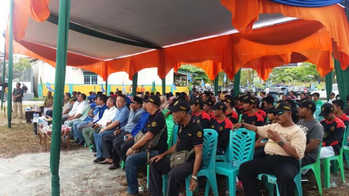 Chaidir =pasangan ini adalah keselarasan pasangan birokrat dan ulama.