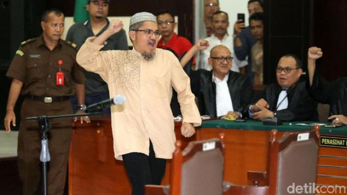 Divonis 1,5 Tahun Penjara, Jonru Teriak Takbir