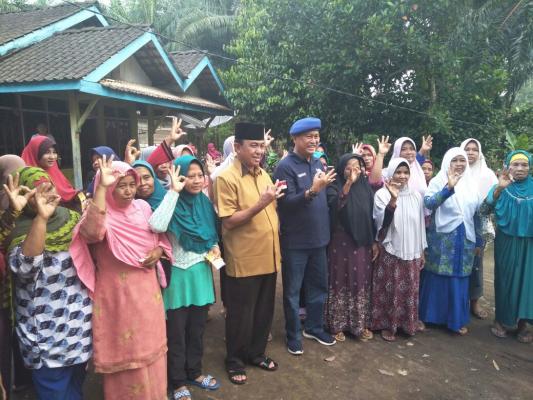 Emak - Emak Desa Bayas Jaya: 