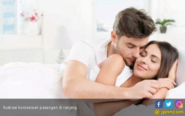 Ingin Puas di Ranjang Bersama Pasangan? Coba 5 Posisi Ini