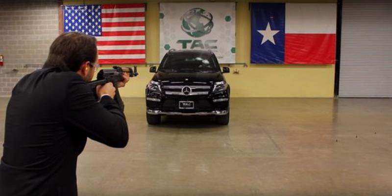 Ini kondisi mobil antipeluru presiden jika diberondong AK-47 dari dekat