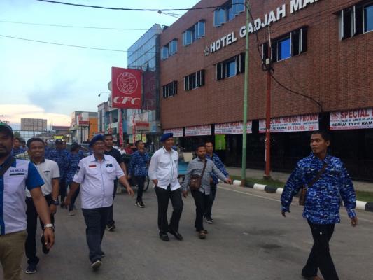 Jalan Kaki Bersama Warga, Firdaus-Rusli Bikin Heboh Kota Dumai, Pak Saya Pilih Nomor 3.
