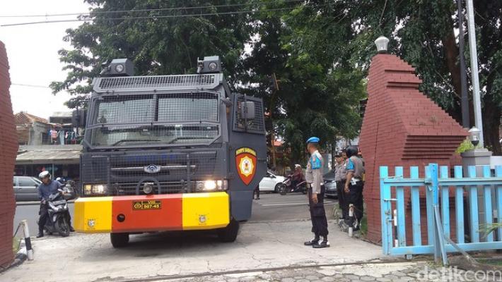 Napi Ngamuk di Lapas Cirebon, Polisi dan Tentara Turun Tangan