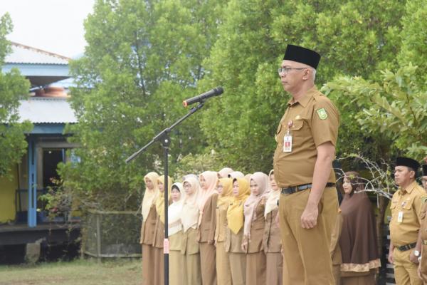 Pjs.BUPATI RUDIYANTO PIMPIN APEL DI SMAN 1 KATEMAN.