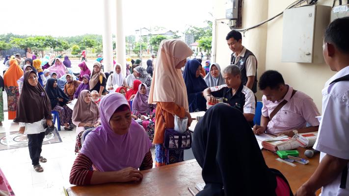 Ratusan pemanfaat PKH Rupat Terima Buku Tabungan BNI 46