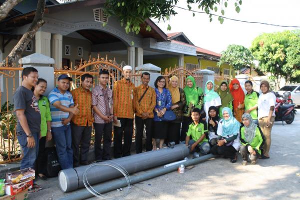 Diskes Berikan Bantuan Tripikon ke Warga Bantaran Sungai Dumai