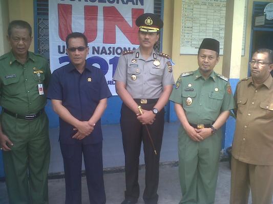 Hari Pertama, Wakil Bupati Pantau Jalannya UN