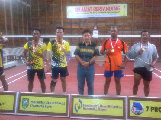 Turnamen Bulutangkis Desa CUP di Rupat Berakhir