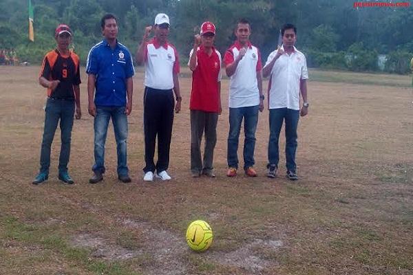 Camat Rupat Buka Turnamen Sepak bola Antar Desa dan Kelurahan