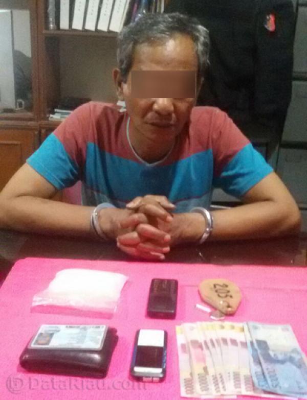 Pengedar Narkoba Transaksi di Masjid Ditangkap Polisi