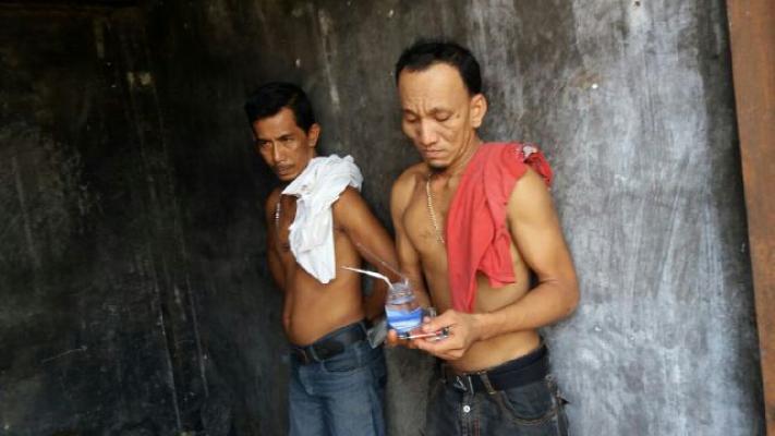 Personil Brimobdasu Roy Nababan,Tangkap 2 Pemakai Sabu Yang Sedang Asyik