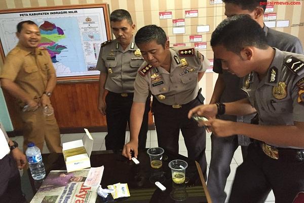 Puluhan Anggota Polres Inhil Menjalani Tes Urien