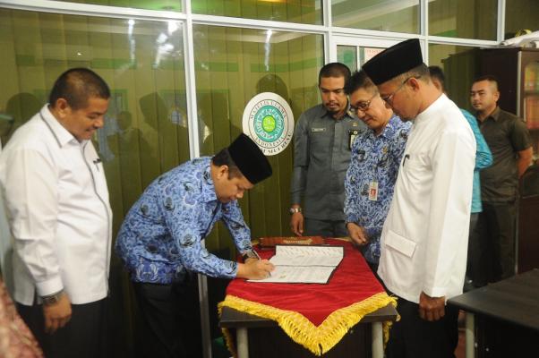Optimis Bantu Kebutuhan Sosial Masyarakat, Bupati Teken MoU Pengelolaan Ambulan Laut dan Darat