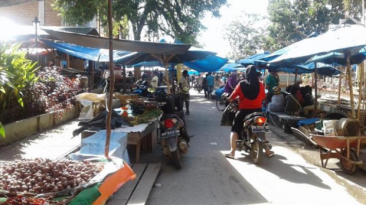 Pedagang Masih Mendirikan Kios di Pinggir Jalan, Pemkab Kuansing Masih Persuasif