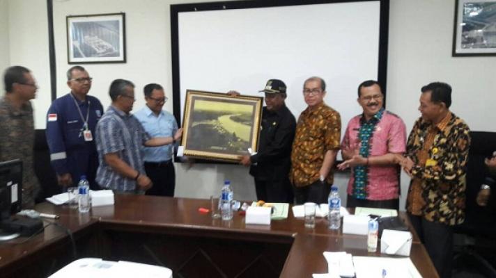 Setahun Dilatik, Wabup Rohil Silaturahmi dengan 15 Kontraktor Chevron
