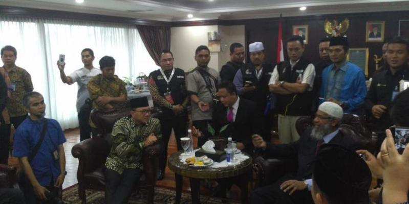 Zakir Naik Jelaskan Makna Al-Maidah 51 saat Dialog dengan Ketua MPR