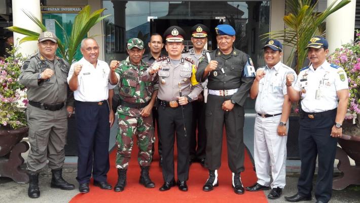 Ditandai pemasangan pita,Operasi patuh Muara Takus resmi di mulai.