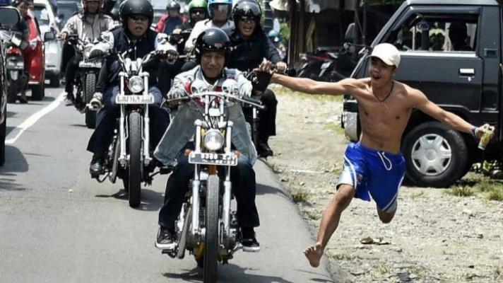 Fotonya Saat Lari Telanjang Dada Kejar Jokowi Viral, Ariyanto Beri Pengakuan Sebenarnya