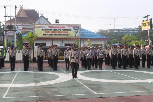 Pelaksana upacara peringatan hari kartini di jabat oleh para Polwan dan Asn Wanita.
