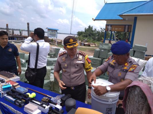 Polair Polres Inhil Tangkap Dua Kapal Bermuatan Ratusan Barang Ilegal Asal Batam