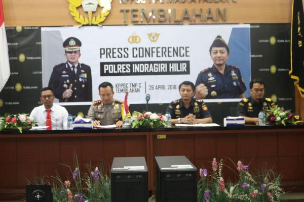 Polres Inhil Bersama Beacukai Gelar Konfrensi Pers Penangkapan Kapal Bermuatan Barang Elektronik Ilegal 