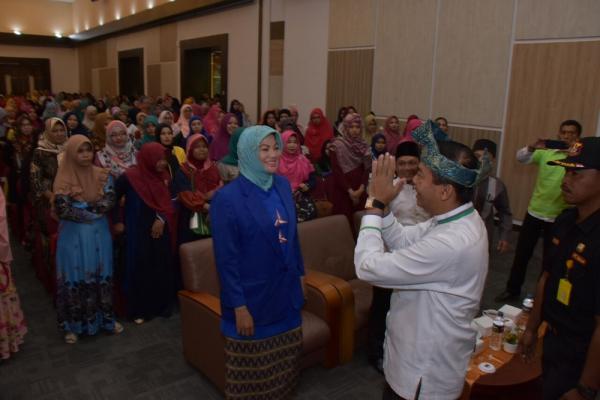Ribuan Massa Gabungan di Pekanbaru Deklarasikan Dukungan Untuk Firdaus-Rusli Effendi 
