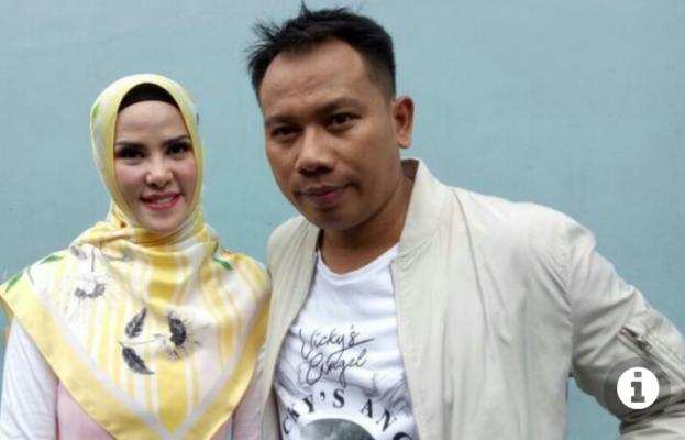 Sambil Menangis, Angel Lelga Keluhkan Vicky Prasetyo Berselingkuh