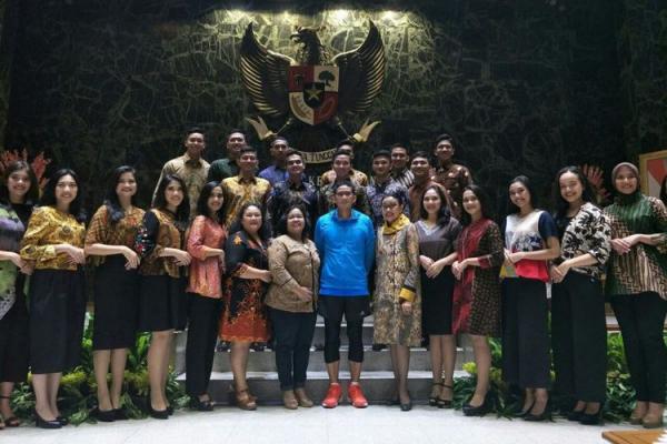 Sandiaga Minta Maaf Salah Konstum di Acara Abang None