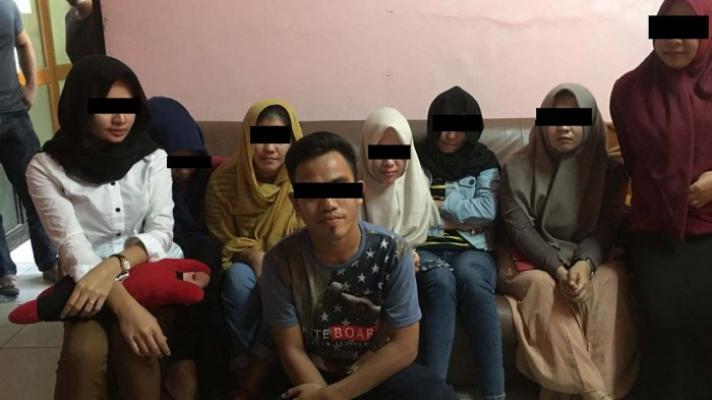 Seorang Mucikari Prostitusi Online Ketangkapan Bersama 7 Wanita di Sebuah Hotel, Ini Pengakuannya