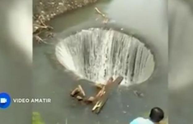 Sumur Misterius Tiba-tiba Muncul, Warga Probolinggo Geger, Ini Videonya
