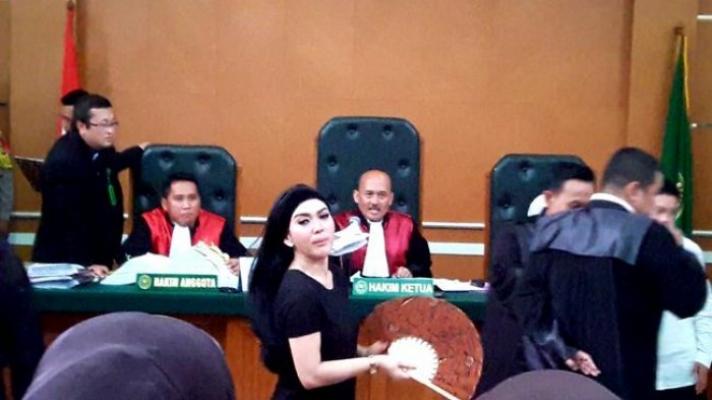 Terungkap! Dari Pekerjaan Meng-endorse Produk, Syahrini Dibayar Ratusan Juta Rupiah