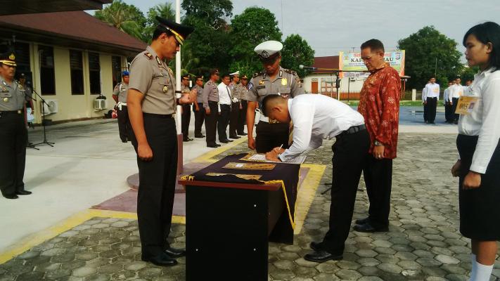 32 Calon Anggota Polri yang Terdaftar di Polres Meranti Tandatangani Pakta Integritas