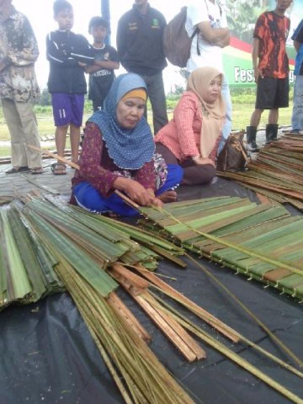 Atap Rumbia Tetap Diminati Warga Tebingtinggi Timur
