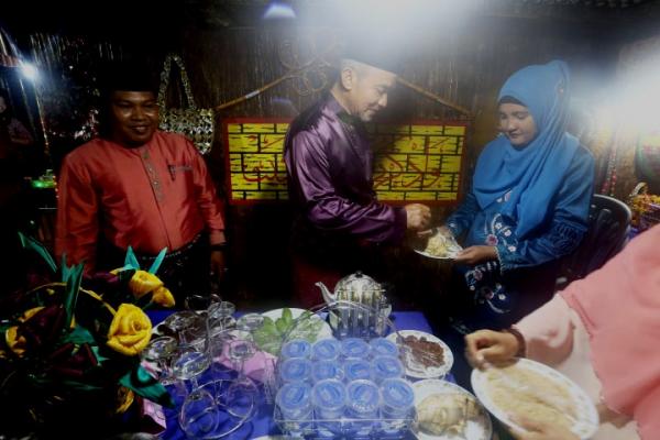 Baru Melangkah ke Tasikputri Puyu, Wakil Bupati Langsung Tergoda Dengan Makanan Ini