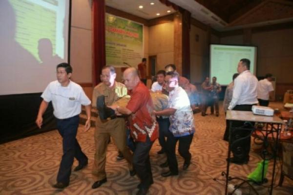 Bupati Inhil HM Wardan Dilarikan ke RS Awal Bross Pekanbaru