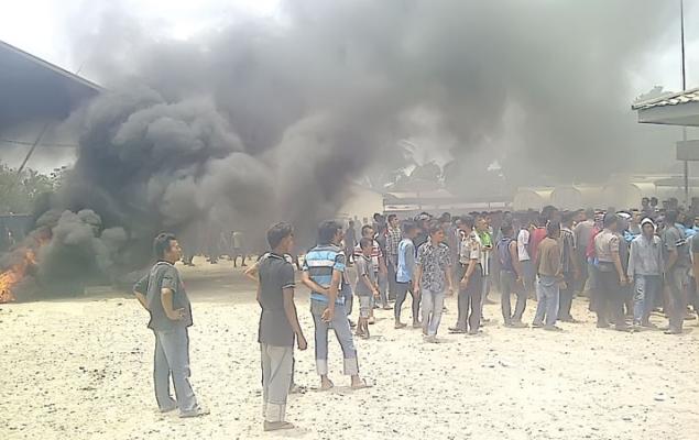 Gara-gara Asap dari Ban Bekas yang Terbakar, 9000 Warga Dievakuasi