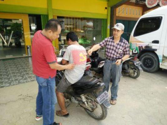 Lagi, Seorang Pemuda di Riau Ditangkap Karena Gunakan Kaos Palu Arit