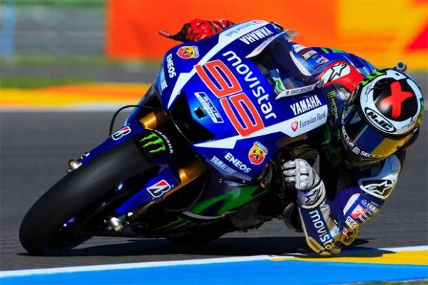 Lorenzo Sukses Permalukan Valentino Rossi