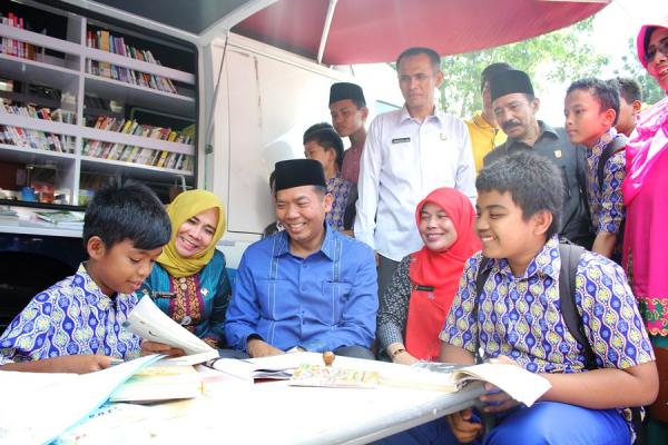 Melalui Surat Edaran, Walikota Pekanbaru Minta Warga Banyak Membaca di Perpustakaan Selama Ramadhan