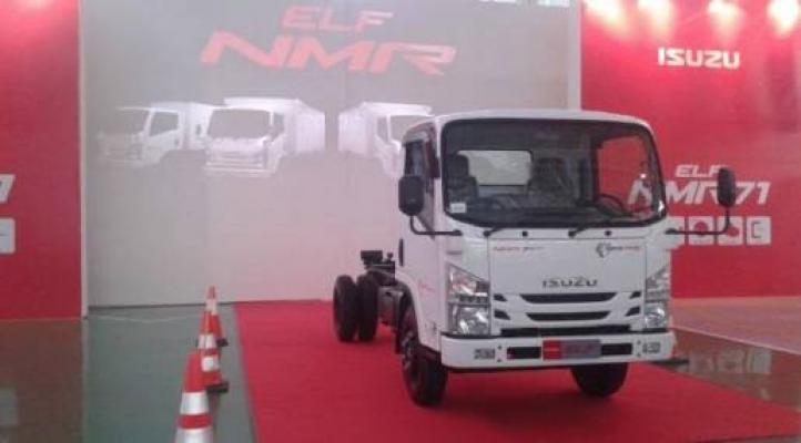 Truk Elf NMR 71 Isuzu, Dilengkapi Fitur Modern