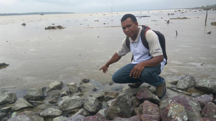 Jelang Pelantikan, PWI Meranti Tanam 4.000 Bibit Mangrove di Pantai Desa Mekong
