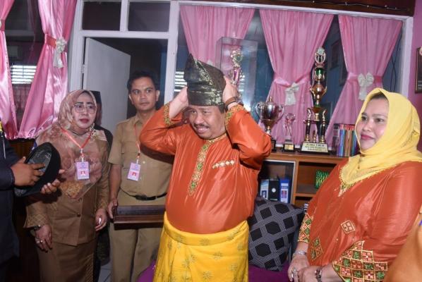  Tinjau USBN, Amril Mukminin Bernostalgia di SDN 10 Mandau