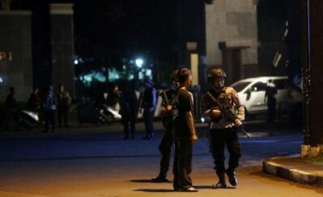 5 anggota brimob gugur satu di sandra napi tetoris,satu dari tetoris meninggal dunia.