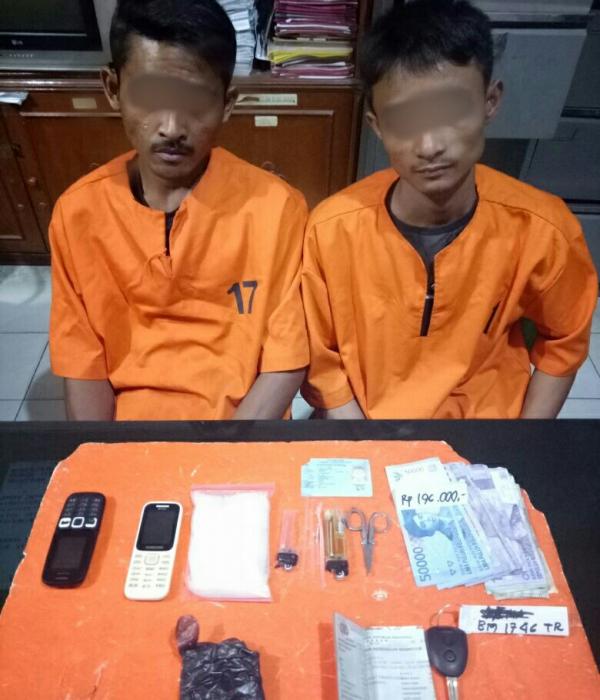 Anggota Polres Inhil Ringkus Dua Pria Pembawa Sabu Satu Ons