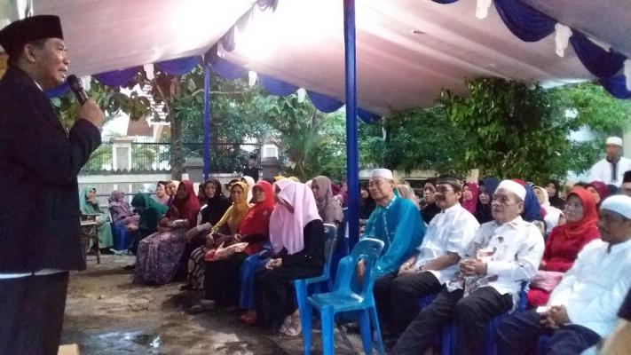 Diguyur Hujan Deras Warga Payung Sekaki Banjiri Silaturahim Bersama DR. Firdaus di Tampan