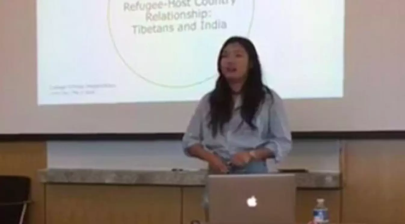 Ditegur Celana Terlalu Pendek Saat Sidang Tesis, Mahasiswa Nekat Lepas Pakaiannya