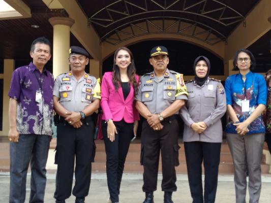 Moderator Cantik di Debat Publik Pilkada Inhil Akui Sempat Deg-degan, Ini Katanya