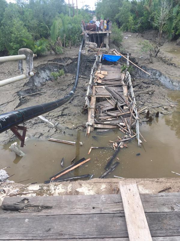 Musibah Tanah Longsor di Tanah Merah Jembatan Amblas ke Sungai 