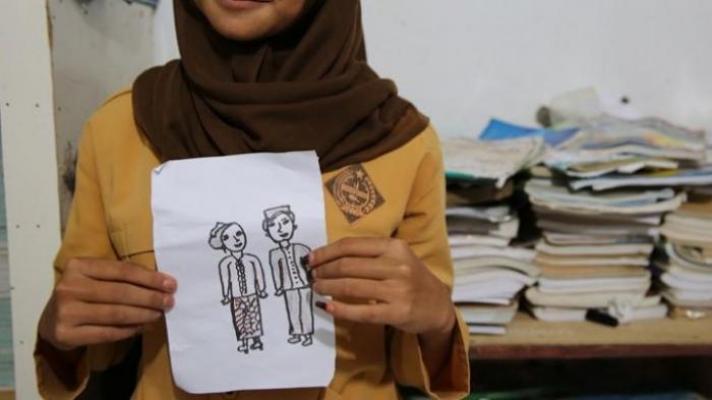 Usai Ujian Nasional, Siswi SD Ini Adakan Resepsi Pernikahan